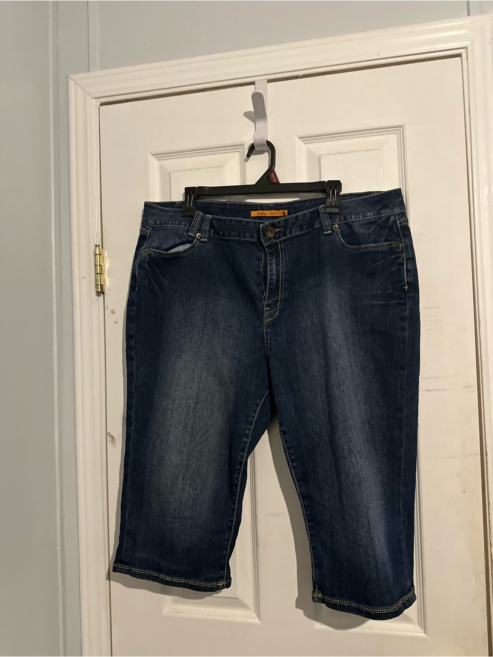 Blue Denim Capri Jeans Women’s Dark Wash Stretch Crop Size 19-21 W